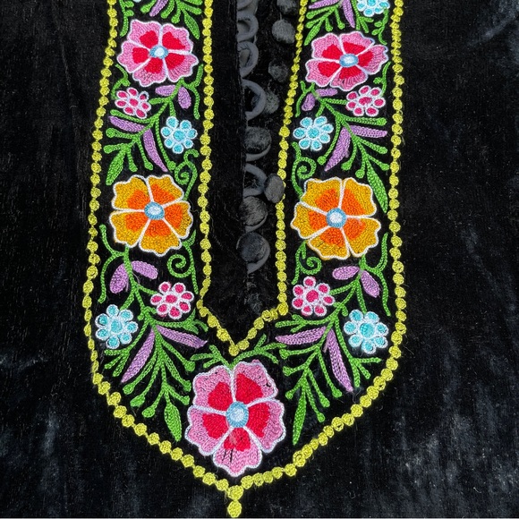 60s 70s Vtg black velvet embroidered boho button front tunic top shirt Size S - Picture 5 of 16